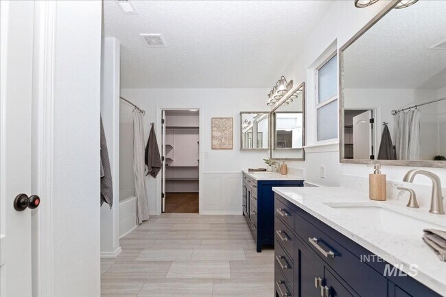 Building Photo - 4712 S Glenmere Way