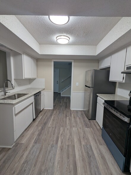 Kitchen with New Granite countertops - 6720 Elk Canyon Rd