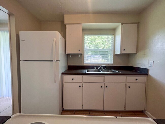 Building Photo - 3/2 House Near UF - Available mid-July 2026!