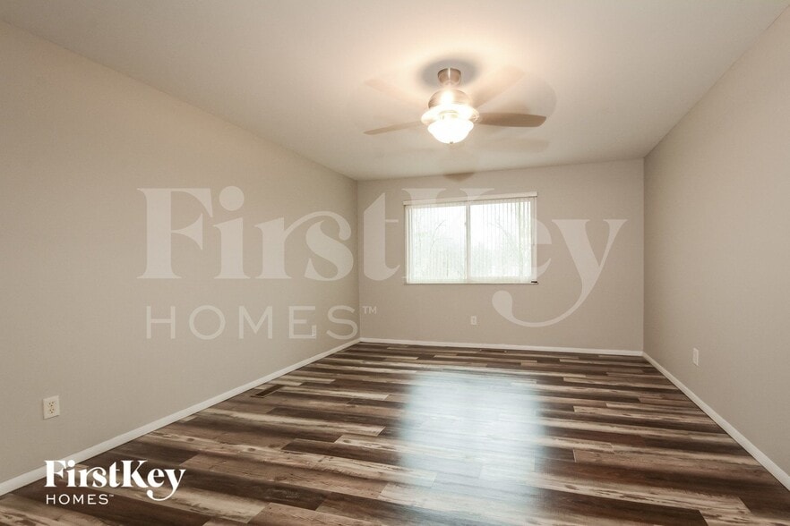 Building Photo - 846 Vlg Mdw Dr