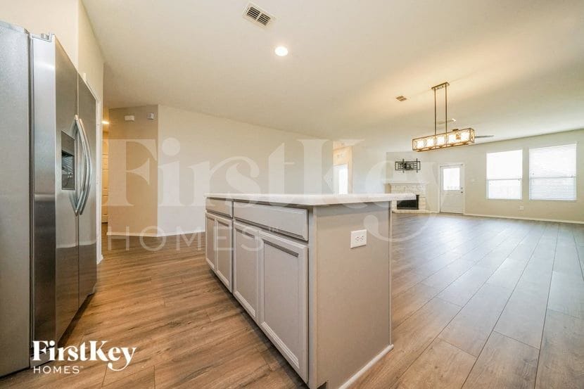 Building Photo - 713 Jonius Creek Dr