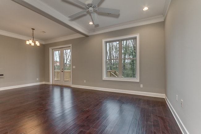 open living/dining space - 818 Columbiana Rd
