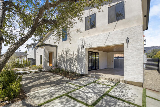 Building Photo - 611 W Claremont St