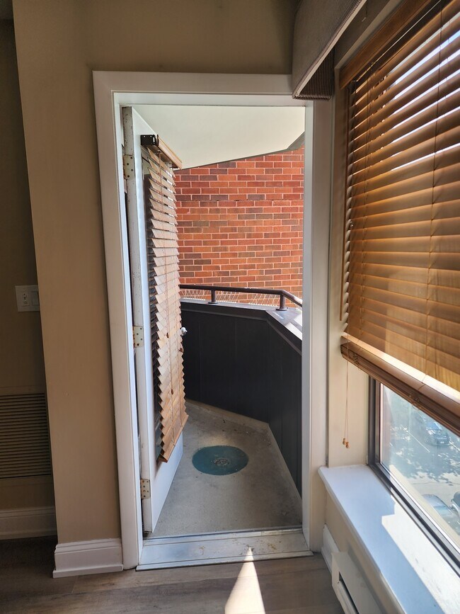 Building Photo - 200 Burkhall St