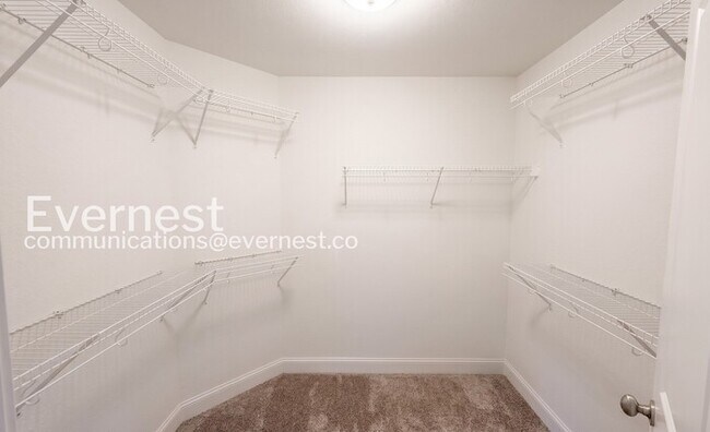 Building Photo - 4-Bed/2.5-Bath/Pet Friendly/Available Now!