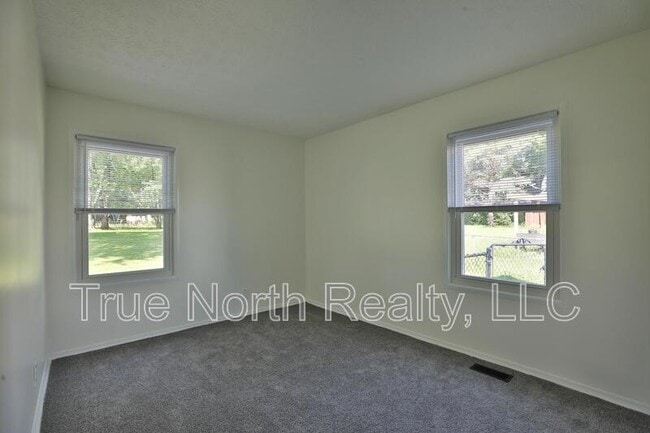 Building Photo - 601 Daventry Ln