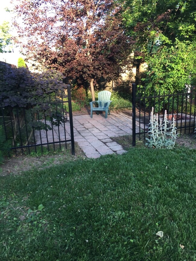 Building Photo - 9490 Wynnecrest Dr