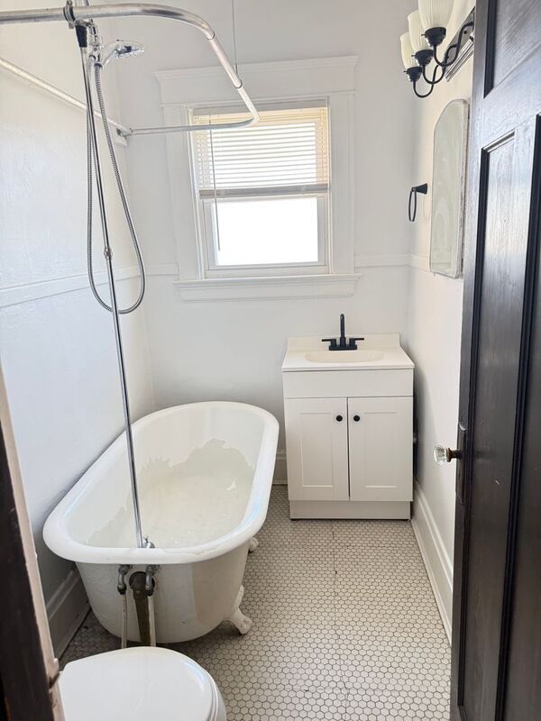 Building Photo - 3636 Besuden Ct