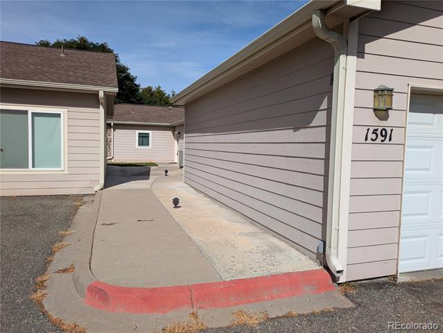 Building Photo - 1591 Roseanna Dr