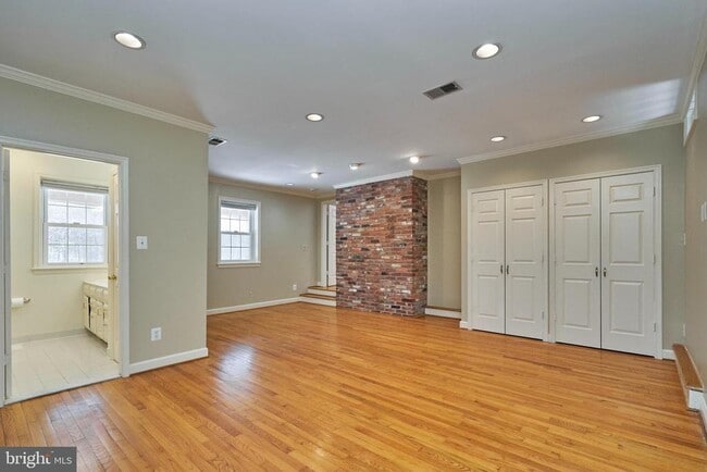 Building Photo - 500 Springvale Rd