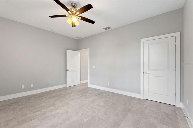Building Photo - 3707 Fontainebleau St