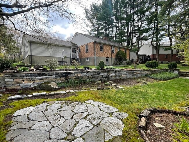 Building Photo - 204 Follen Rd