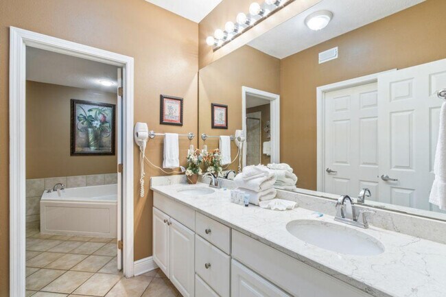 Building Photo - 365 E Beach Blvd