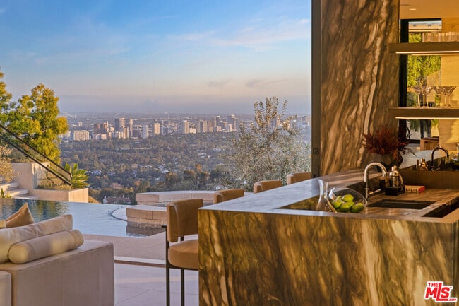 Building Photo - 1731 Summitridge Dr