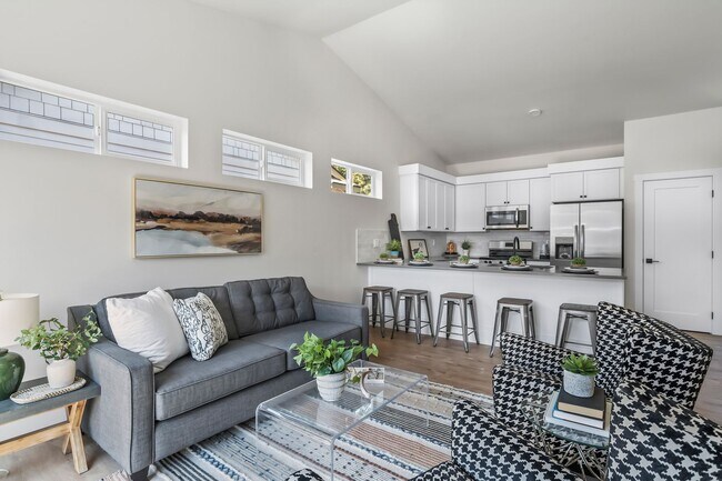 Building Photo - New 2 Bed/1 Bath Duplex Apartment with Two...