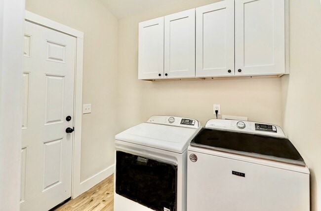 Building Photo - 1218 1st Ave