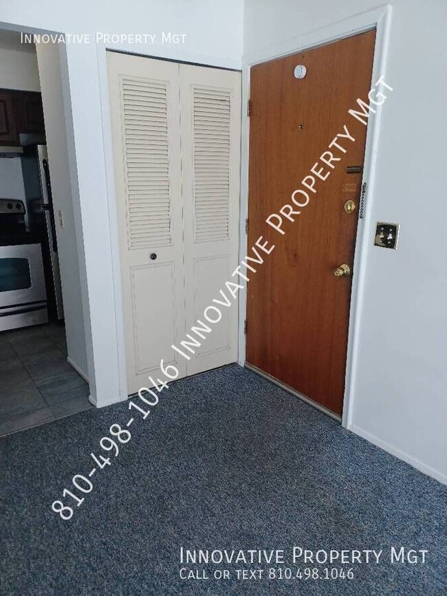 Building Photo - 6009 Holiday Gardens Dr