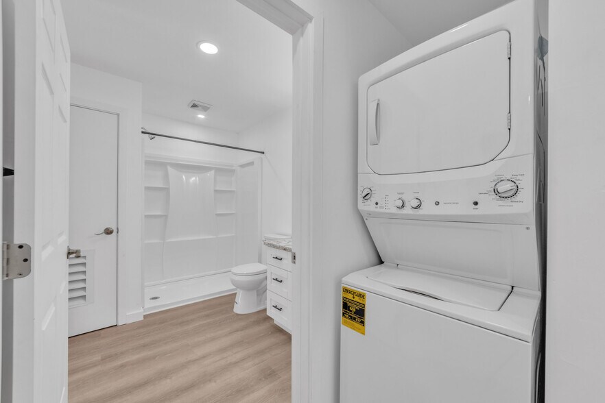 Building Photo - 1226 E St