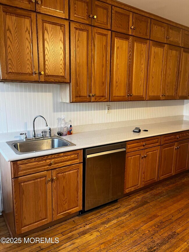 Building Photo - 103 Main St