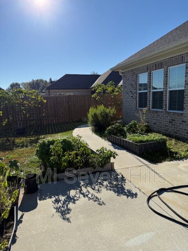 Building Photo - 3948 Ella Dr