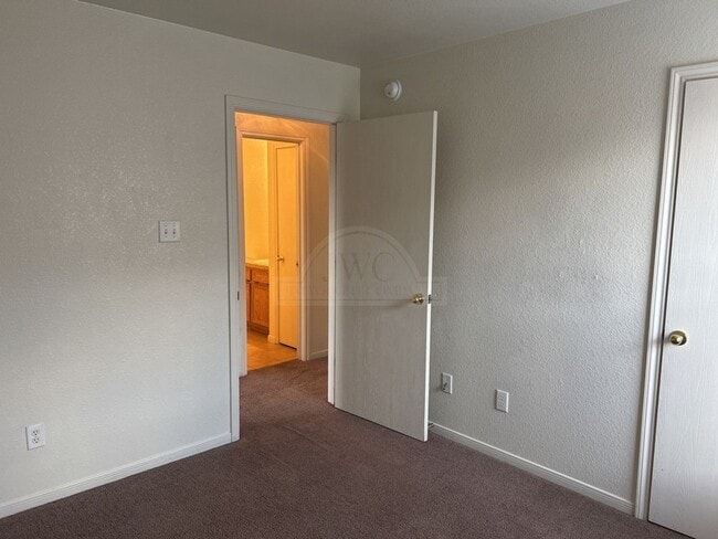 Building Photo - 304 Primrose