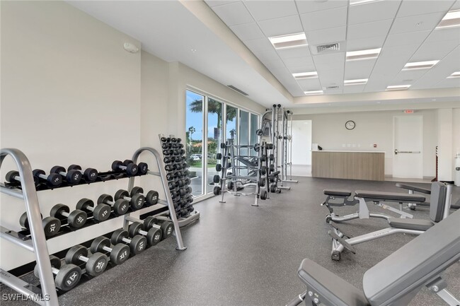 Building Photo - 5250 Fox Hollow Dr