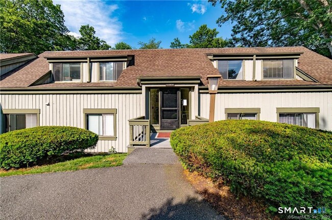 Building Photo - 140 Woodvale Dr