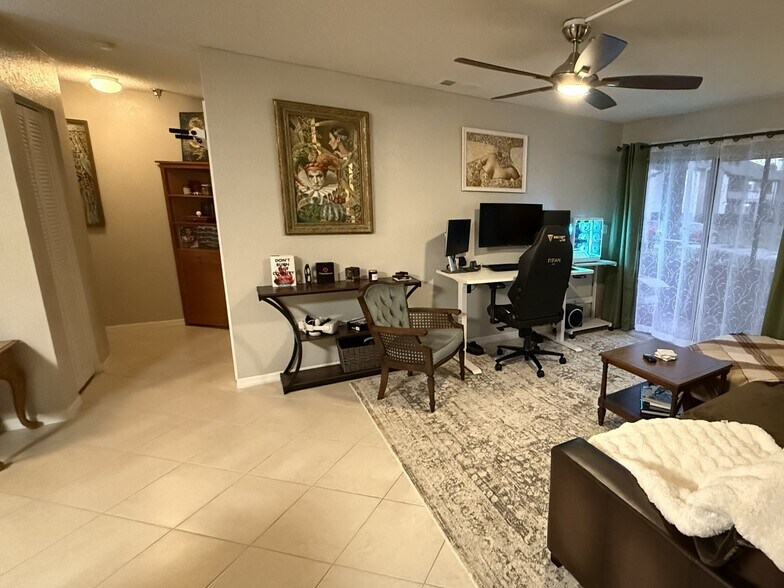 Building Photo - 10263 Gandy Blvd N