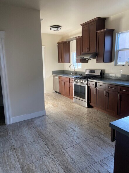 Kitchen - 2510 E 3rd St