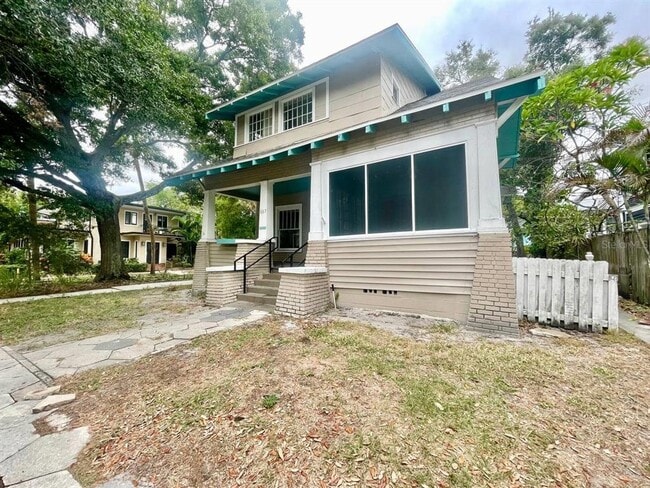 Building Photo - 557 6th Ave N