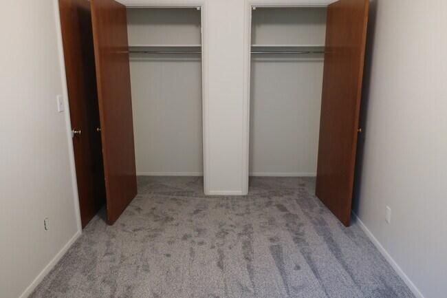 Building Photo - 121 N Miller St