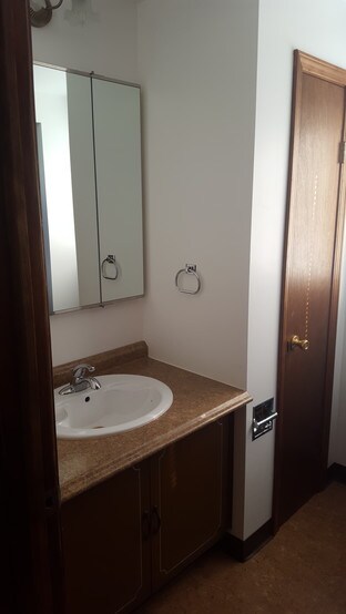 Bathroom 2 - 3111 Northview St