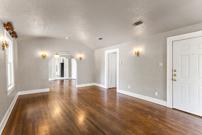Building Photo - Fort Worth Gem Just Two Doors from TCU