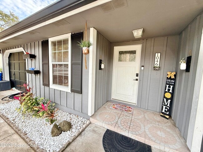 Building Photo - 1046 W Samms Ave