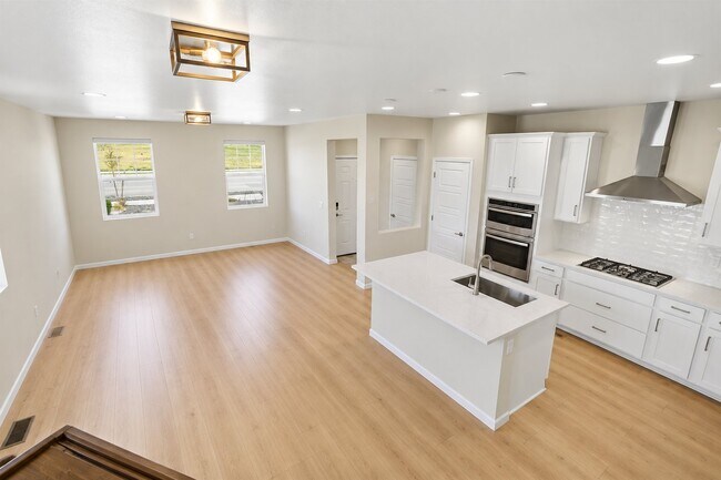 Building Photo - 8059 Monte Vista Cir