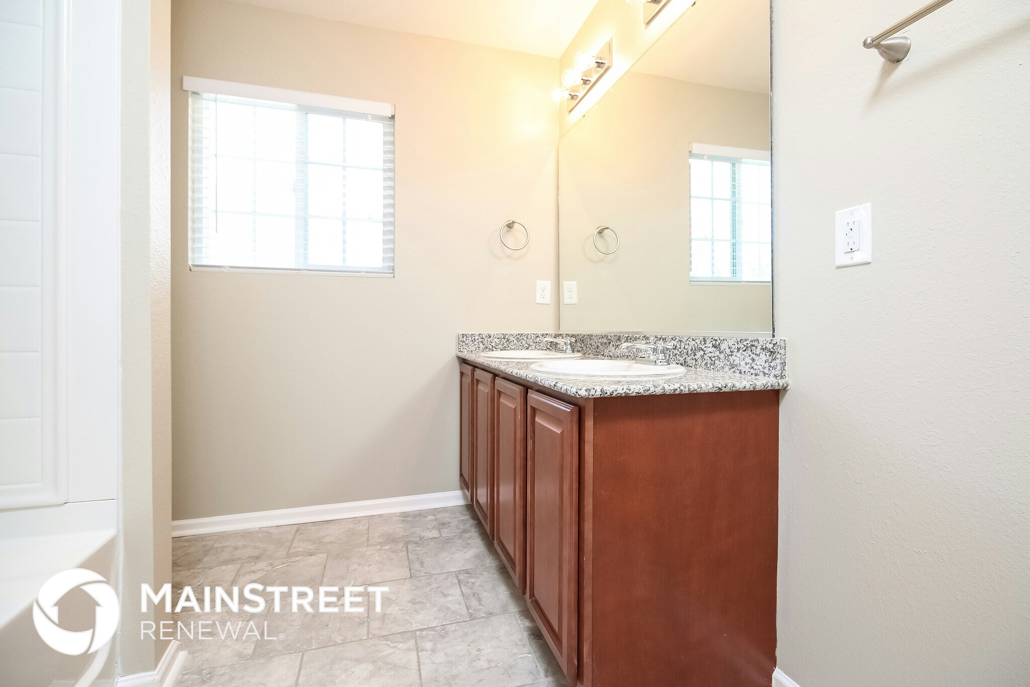 Building Photo - 305 Walnut Crossing Dr