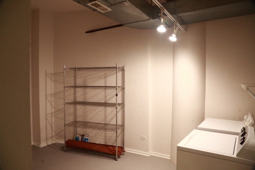 Building Photo - 165 N Canal St