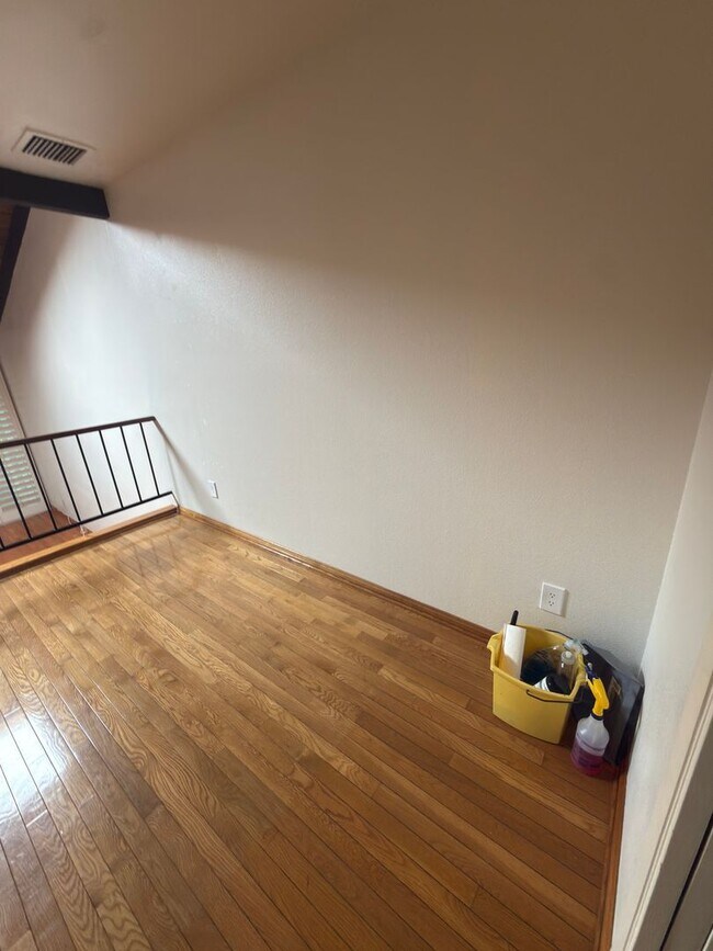 Building Photo - DESIRABLE TWO BEDROOM TWO BATH HOME IN STUDIO CITY