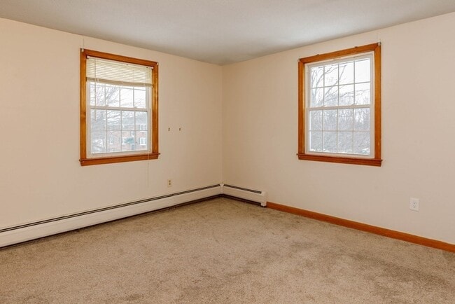 Building Photo - 90 Ridgewood Ln