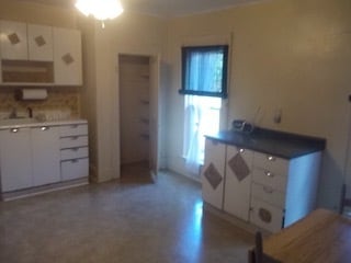 Kitchen NE corner - 922 E Main St