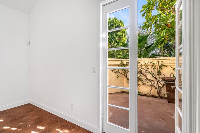 Building Photo - 37 Santo Domingo Dr