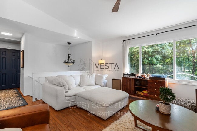 Building Photo - 12 Wood Rd