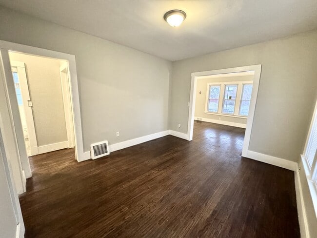 Building Photo - 14570 Lappin St