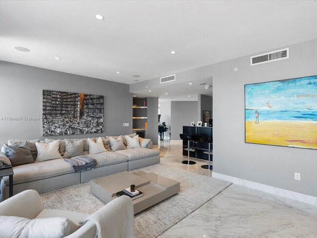 Building Photo - 1425 Brickell Ave