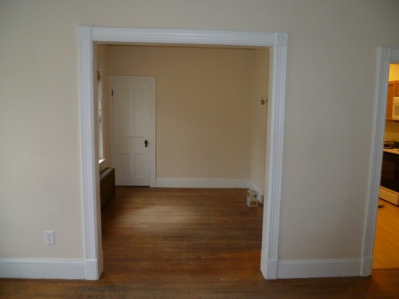 Building Photo - 129 Grandview St