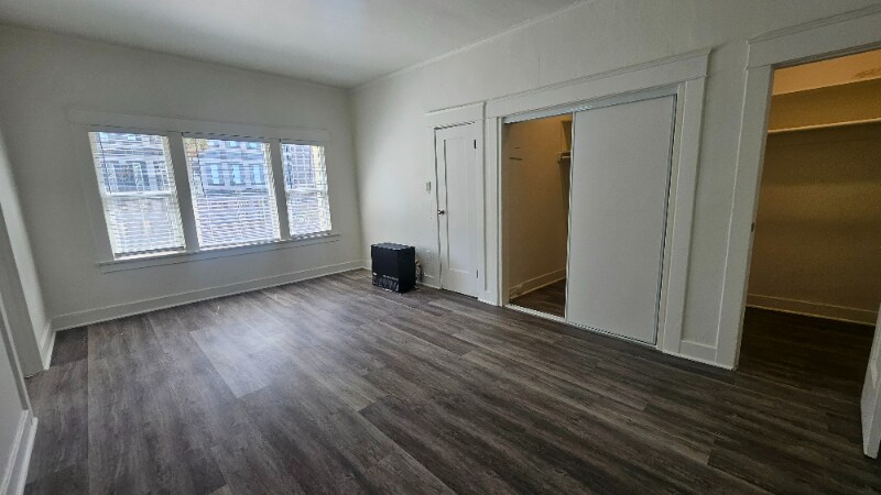 Building Photo - 1026 Ingraham St
