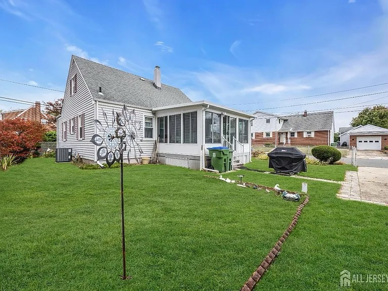 Building Photo - 143 Safran Ave