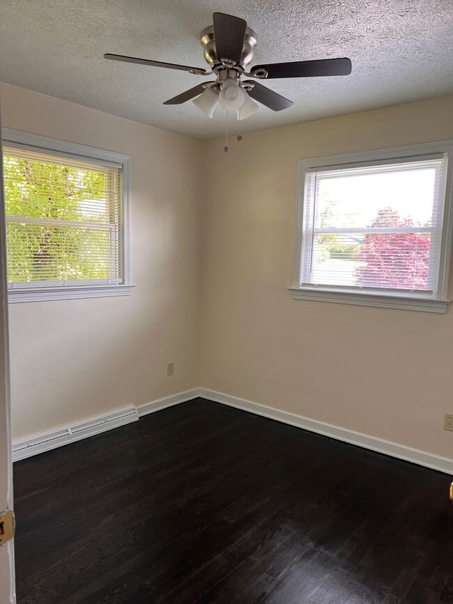 Building Photo - 926 N Ward Ave