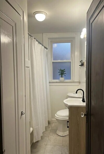 Building Photo - 1040 Art Hill Pl