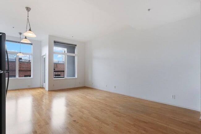 Building Photo - 618 NW 12th Ave